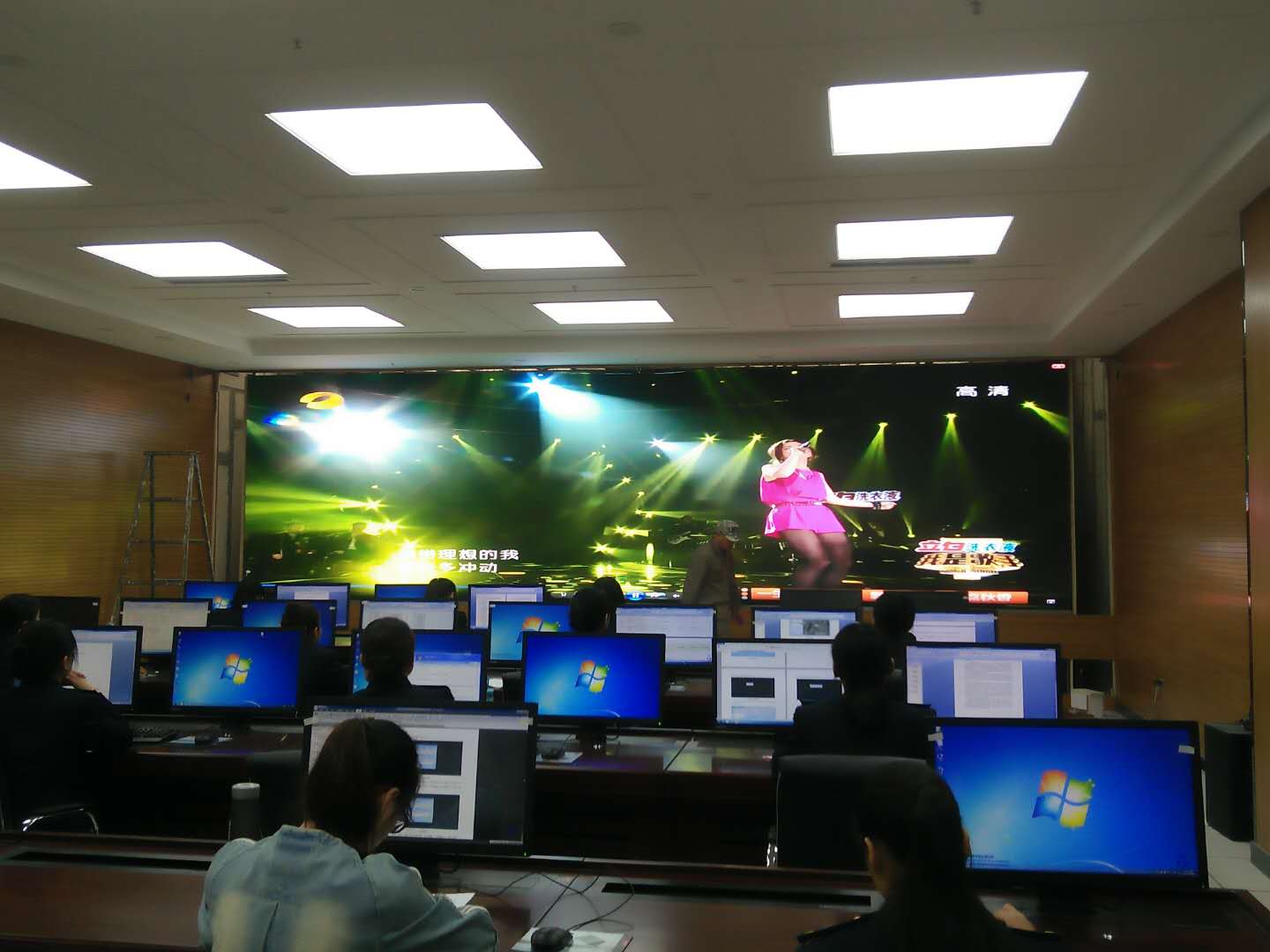 室內led顯示屏為什么不能在室外使用 室內led顯示屏為什么不能在室外使用